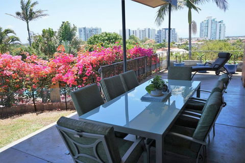 Villa With Views & Pool - Renee 2