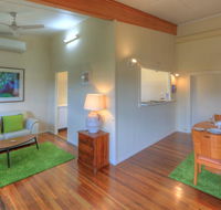 Village Stays Coldstream Gallery Apartment - Renee