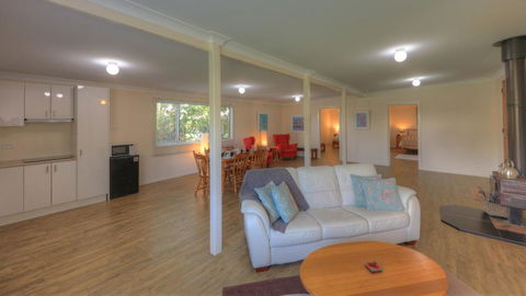 Village Stays Coldstream Gallery Bungalow - Internet Find 3