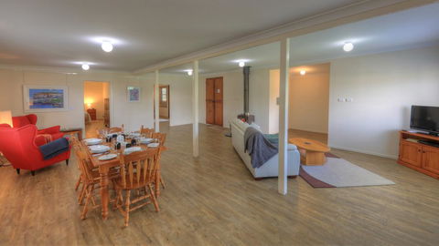 Village Stays Coldstream Gallery Bungalow - Internet Find 0