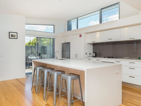 Waikiki Dream - Qld Realsetate 3