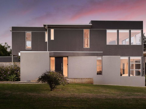 Waikiki Dream - Qld Realsetate 0