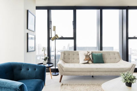 Wake To Eureka Tower Views From Prestigious Collins St - Petrol Stations 0