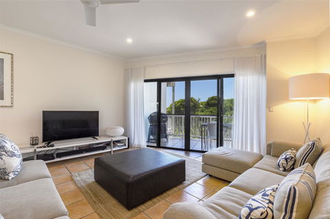 Wake Up To Ocean Views In Stylish Comfort - Petrol Stations 2