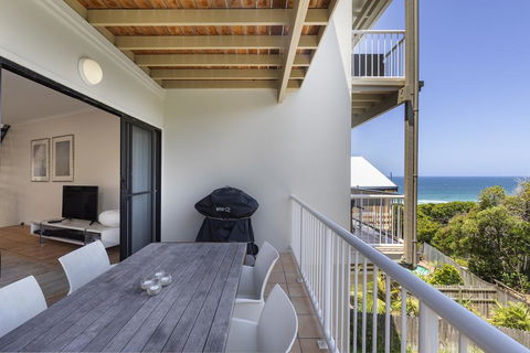 Wake Up To Ocean Views In Stylish Comfort - Petrol Stations 3