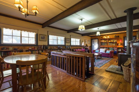 Walhalla Coach House - Internet Find 3