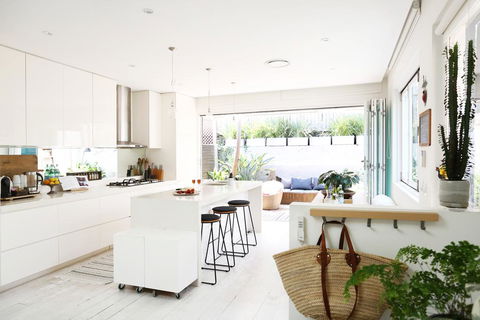 Walk To Beach From This Stylish Bronte Oasis W AC, Wifi And Free Parking - Renee 1