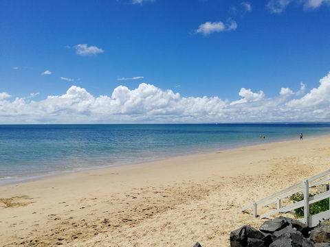 Walk To Beach Queenslander HOME In CBD Hervey Bay - Internet Find 0