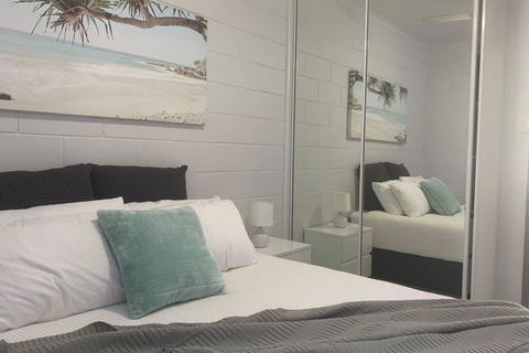Walk To Lamberts Beach With Wi-fi And Netflix - Petrol Stations 1