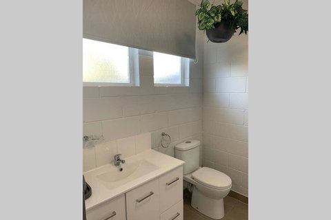 Walk To Lamberts Beach With Wi-fi And Netflix - Internet Find 3