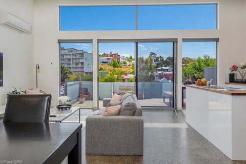 Walk To Salamanca, Queens Cottage LUX 3bdm Queens Cottage - Renee 2