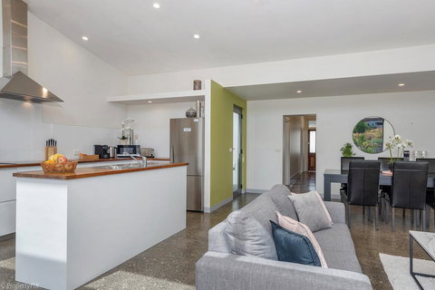 Walk To Salamanca, Queens Cottage LUX 3bdm Queens Cottage - Renee 1