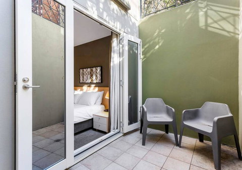 Walk To The MCG, The Tan, Botanic Gardens & Train - Renee 2