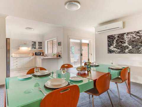 Walling-Clifton Gardens - Backing Onto Golf Course - Renee 3