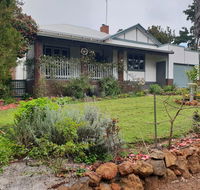 Walnut Cottage - 2 bedroom pet friendly country cottage - Renee