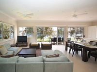 Business in Wangi Wangi NSW Renee Renee