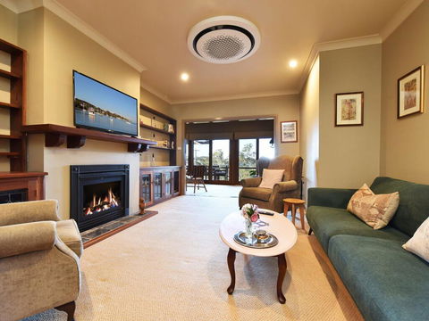 Wangi Waterfront Delight Estate - Waterfront Reserve Home - Renee 1