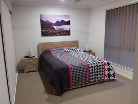 Waratah And Wattle Apartments - Internet Find 2