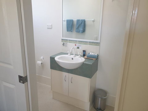 Warrego Motel - Swimm 3