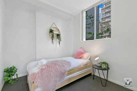 WARRICK FRAM 3 BEDS APT FREE PARKING WALK TO WESTFIELD CLOSE TO HOSPITAL NWF003 - Qld Realsetate 1