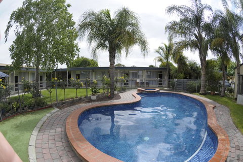 Warrina Motor Inn - Renee 0