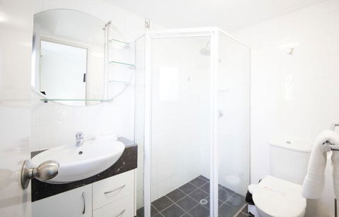 Warringa Surf Holiday Apartments - Internet Find 0