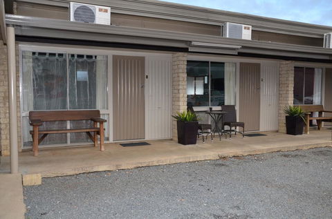 Warwick Motor Inn - Internet Find 2