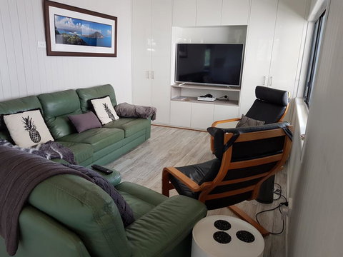 Waterfront 2 Bed Luxury Apartment In Corlette, Port Stephens - Sleeps 4 - Renee 1