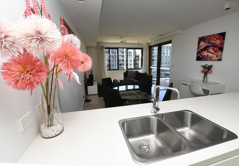 WATERFRONT DARWIN TROPICAL DELIGHT - Renee 0