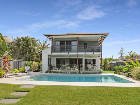 WATERFRONT HOME BORDERING MOOLOOLABA - Renee 0