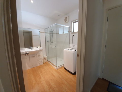 Waterfront Retreat At Wattle Point - Internet Find 2