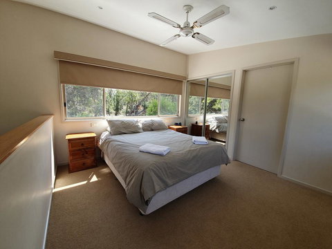 Waterfront Retreat At Wattle Point - Internet Find 3