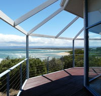 Waterline Holiday Home - Internet Find
