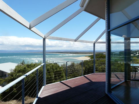 Waterline Holiday Home - Internet Find 0