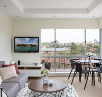 Waterside Mosman Bay Apartment w Stunning Views - Renee