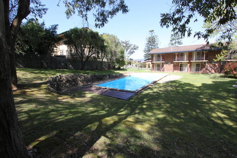 Waterview Gosford Motor Inn - Swimm 0