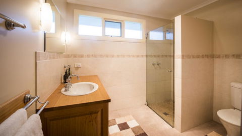 Wattle Grove Homestead Bed & Breakfast - Renee 3