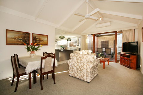 Wattle Holiday Rental - Renee 2