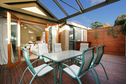 Wattle Holiday Rental - Renee 1
