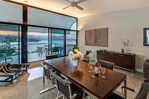 Waves 3 Luxury 3 Bedroom Endless Ocean Views Central Location + Buggy - Internet Find 2