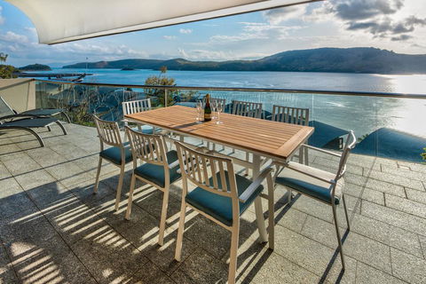 Waves 5 Luxury 3 Bedroom Breathtaking Ocean Views Central Location - Internet Find 0