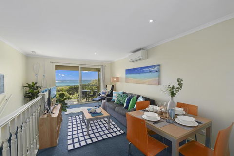 Waves At Sapphire - Renee 2