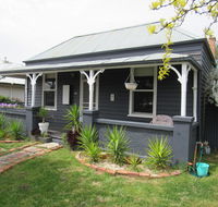 Welcome Stranger Cottage - Renee
