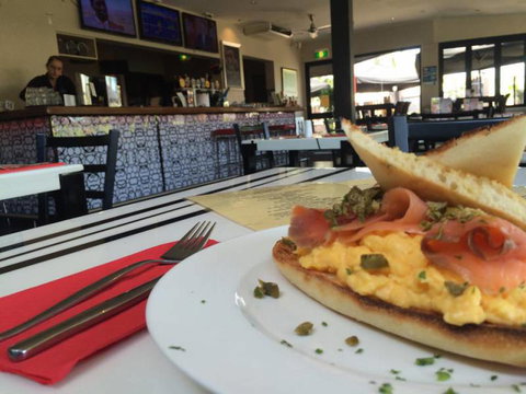 Dolly’s Bar & The Hibiscus Tavern - Swimm 2