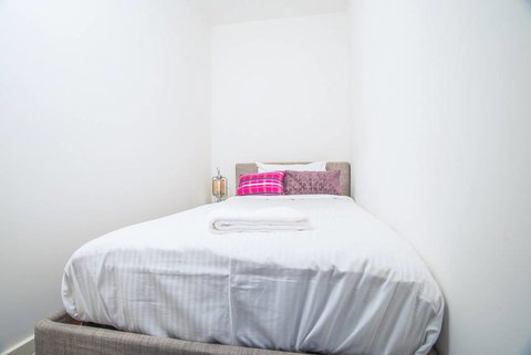 Wentworth Point 2Beds1Study2Bath Brand New APT - Internet Find 3