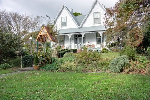 Westella Colonial B&B Accommodation - Qld Realsetate 0