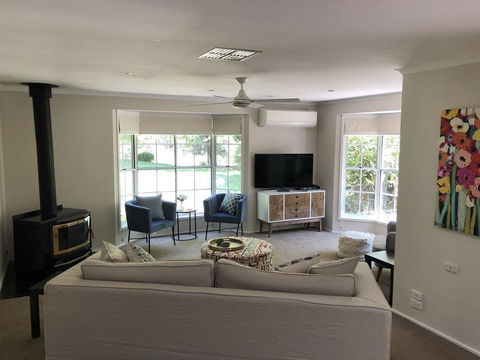 Westwood Lodge Apartments - Renee 1