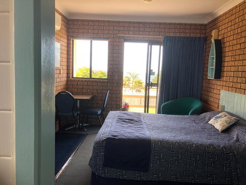 Whale Fisher Motel - Qld Realsetate 1