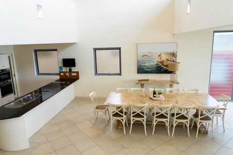 Whale View - Grand Luxurious Beachfront Home - Internet Find 2