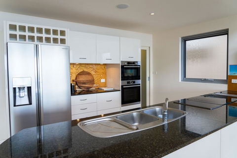 Whale View - Grand Luxurious Beachfront Home - Internet Find 3